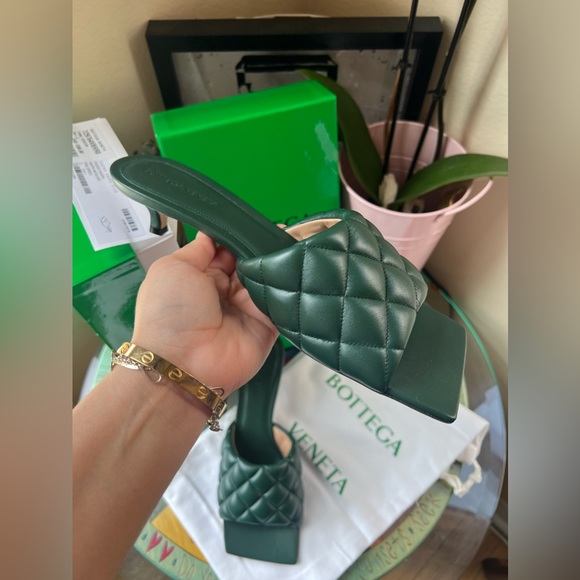 SOLD🤍🌸 FINAL SALE💚no offers BOTTEGA VENETA pibe green padded sandals 🌸 - Picture 5 of 13